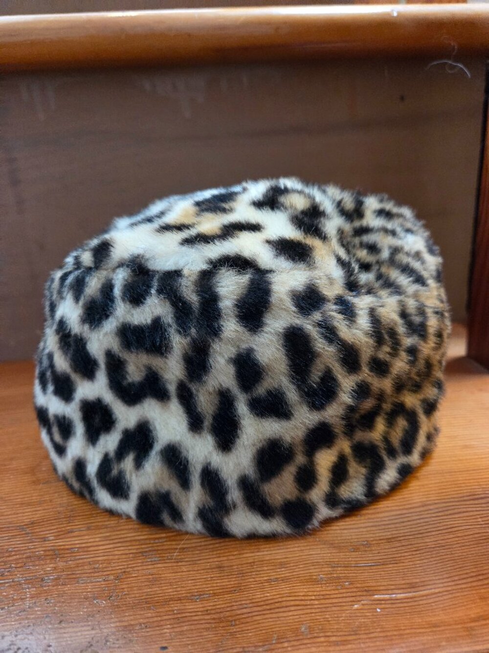 Vintage brown and black women's leopard fur béret, acetate lined wih tricot trim